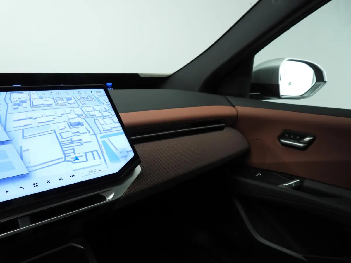 40 eDrive M Sportpakket / Panoramadak / Trekhaak / Getint glas / Park assist