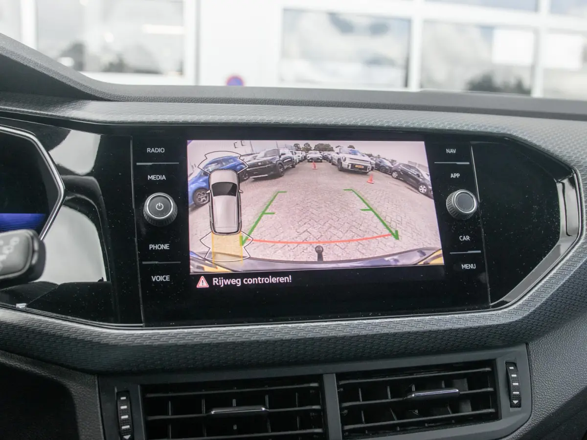1.0 TSI R-Line l Automaat l R-Line l Achteruitrijcamera l Apple Car Play / Android auto l 18 Inch l Trekhaak
