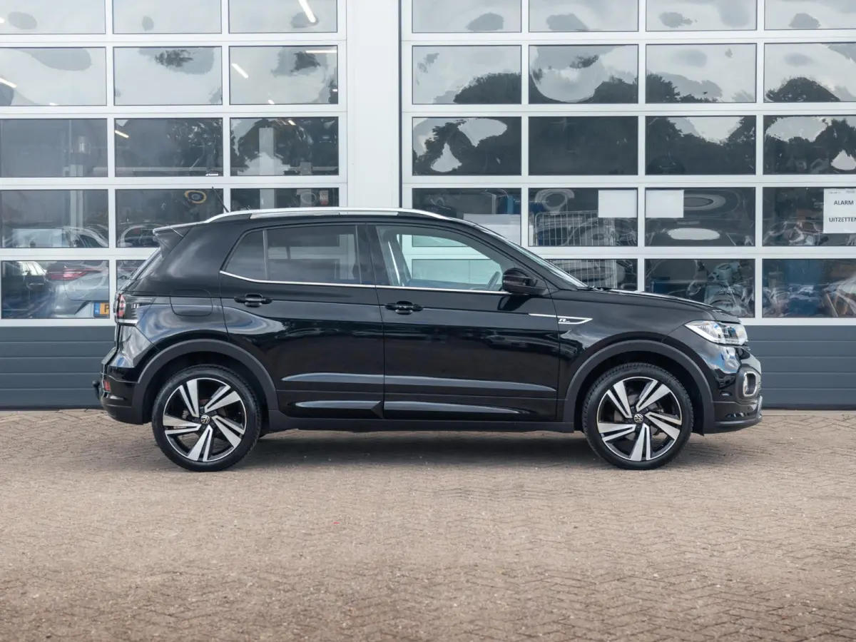 1.0 TSI R-Line l Automaat l R-Line l Achteruitrijcamera l Apple Car Play / Android auto l 18 Inch l Trekhaak