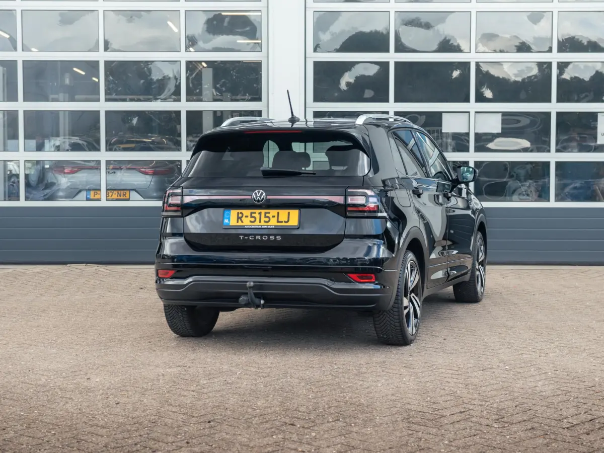 1.0 TSI R-Line l Automaat l R-Line l Achteruitrijcamera l Apple Car Play / Android auto l 18 Inch l Trekhaak