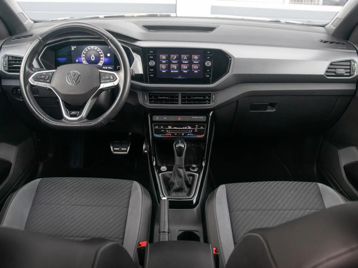1.0 TSI R-Line l Automaat l R-Line l Achteruitrijcamera l Apple Car Play / Android auto l 18 Inch l Trekhaak