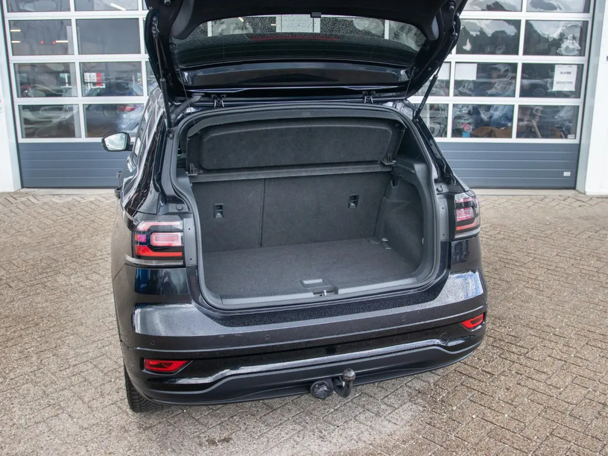 1.0 TSI R-Line l Automaat l R-Line l Achteruitrijcamera l Apple Car Play / Android auto l 18 Inch l Trekhaak