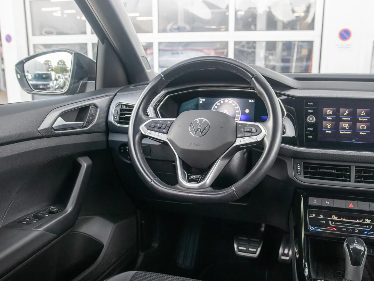 1.0 TSI R-Line l Automaat l R-Line l Achteruitrijcamera l Apple Car Play / Android auto l 18 Inch l Trekhaak