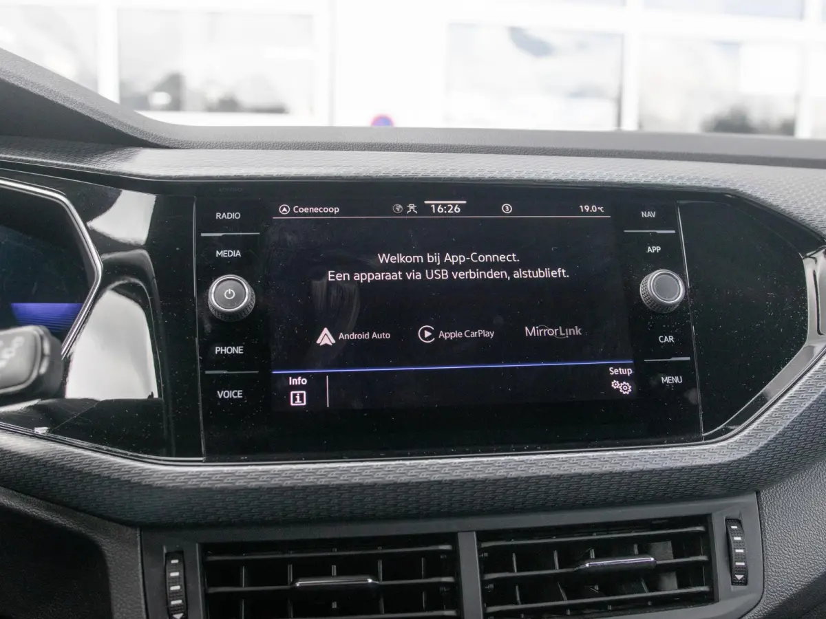 1.0 TSI R-Line l Automaat l R-Line l Achteruitrijcamera l Apple Car Play / Android auto l 18 Inch l Trekhaak