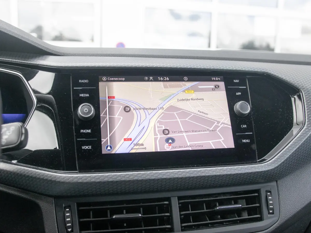 1.0 TSI R-Line l Automaat l R-Line l Achteruitrijcamera l Apple Car Play / Android auto l 18 Inch l Trekhaak