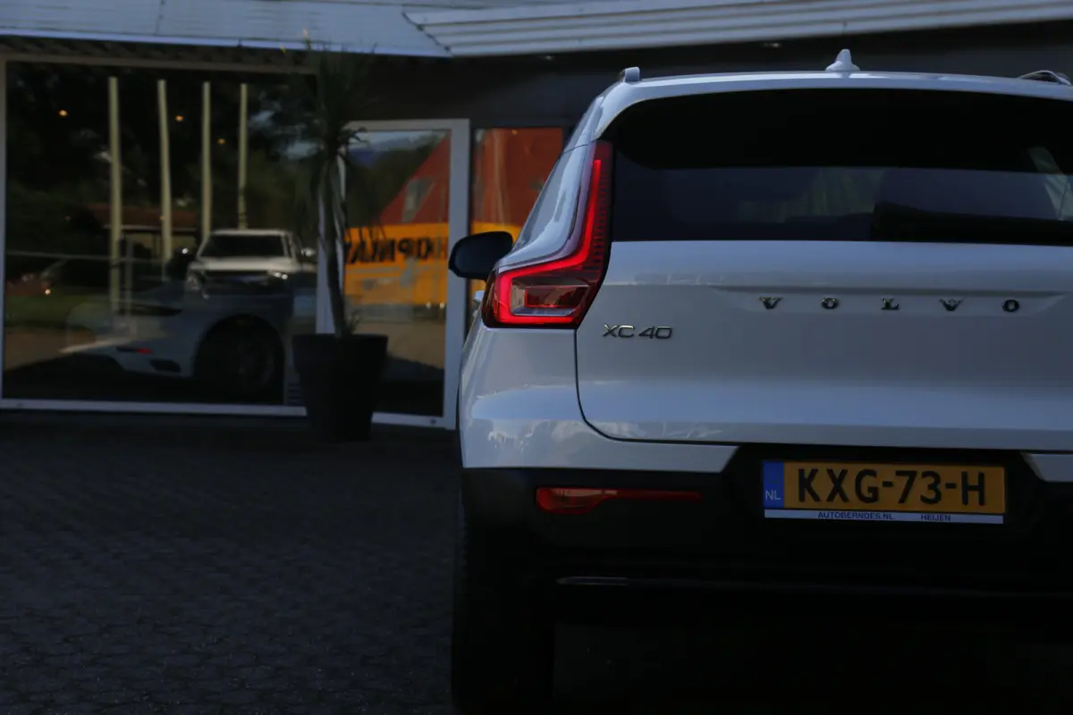 1.5 T4 Plug-in hybrid Plus Dark*Perfect Onderh.*Half Leder R-Design stoelen/Stoelverw./Stuurverw./Camera/H&K/DAB/LED/Apple Carplay-Android/Keyless Entry+Go/Parkeersens.V+A/18 inch LM*