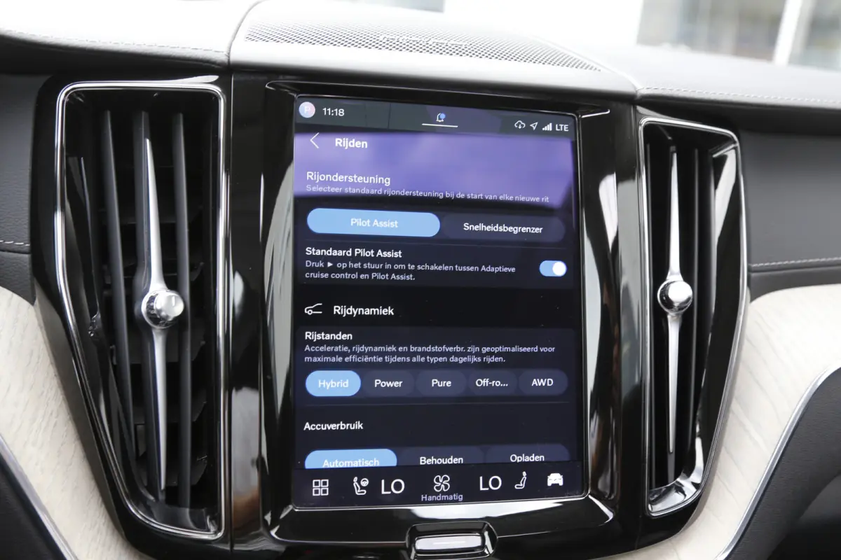 2.0 T6 Plug-in hybrid Long Range AWD Inscription*Perfect Volvo Onderh.*ACC/Pilot ass./Elek. Trekhaak/Sport Leder/Stoelverw./Stuurverw./Pano/H&K/360/DAB/Keyless Entry+Go/Apple Carplay-Android