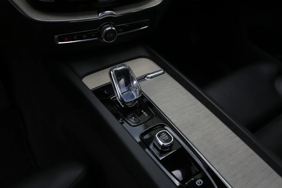 2.0 T6 Plug-in hybrid Long Range AWD Inscription*Perfect Volvo Onderh.*ACC/Pilot ass./Elek. Trekhaak/Sport Leder/Stoelverw./Stuurverw./Pano/H&K/360/DAB/Keyless Entry+Go/Apple Carplay-Android