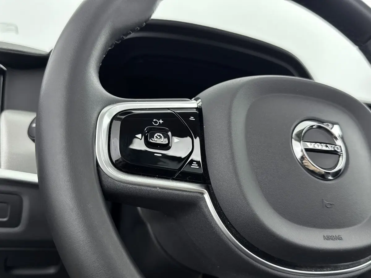 2.0 T8 AWD Inscription | Trekhaak | PDC V+A en 360 camera | Matrix koplampern | Extra getnt glas | Lederen bekleding |