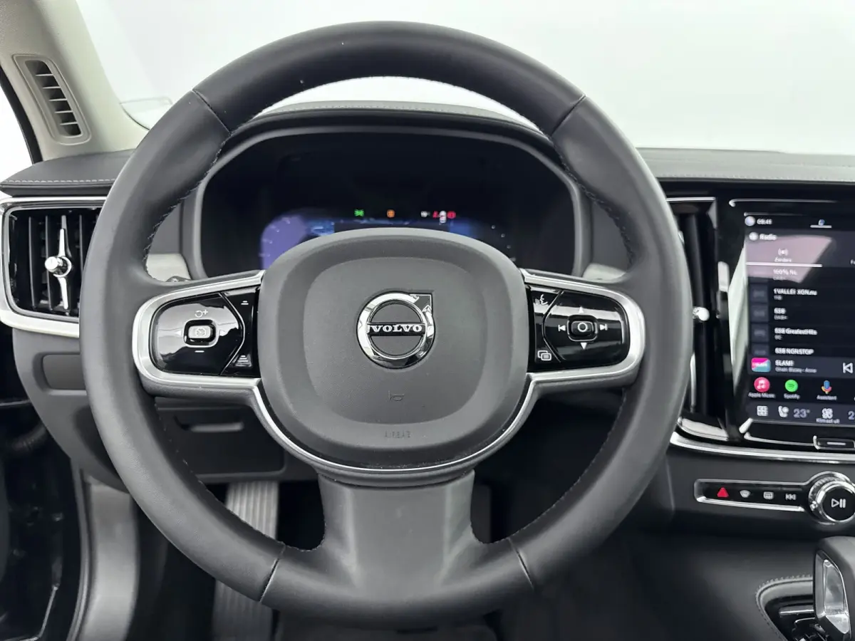 2.0 T8 AWD Inscription | Trekhaak | PDC V+A en 360 camera | Matrix koplampern | Extra getnt glas | Lederen bekleding |