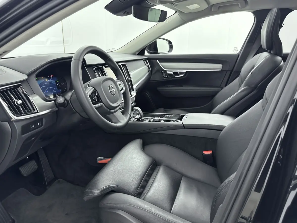 2.0 T8 AWD Inscription | Trekhaak | PDC V+A en 360 camera | Matrix koplampern | Extra getnt glas | Lederen bekleding |