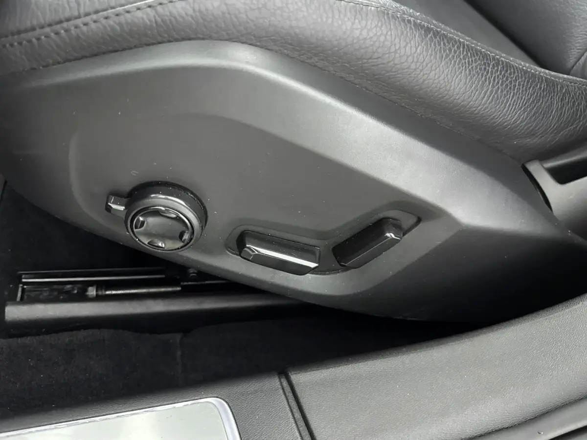 2.0 T8 AWD Inscription | Trekhaak | PDC V+A en 360 camera | Matrix koplampern | Extra getnt glas | Lederen bekleding |
