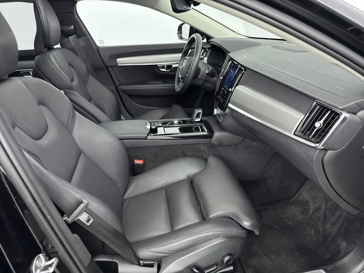 2.0 T8 AWD Inscription | Trekhaak | PDC V+A en 360 camera | Matrix koplampern | Extra getnt glas | Lederen bekleding |