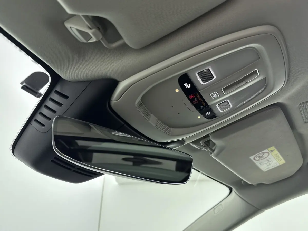 2.0 T8 AWD Inscription | Trekhaak | PDC V+A en 360 camera | Matrix koplampern | Extra getnt glas | Lederen bekleding |