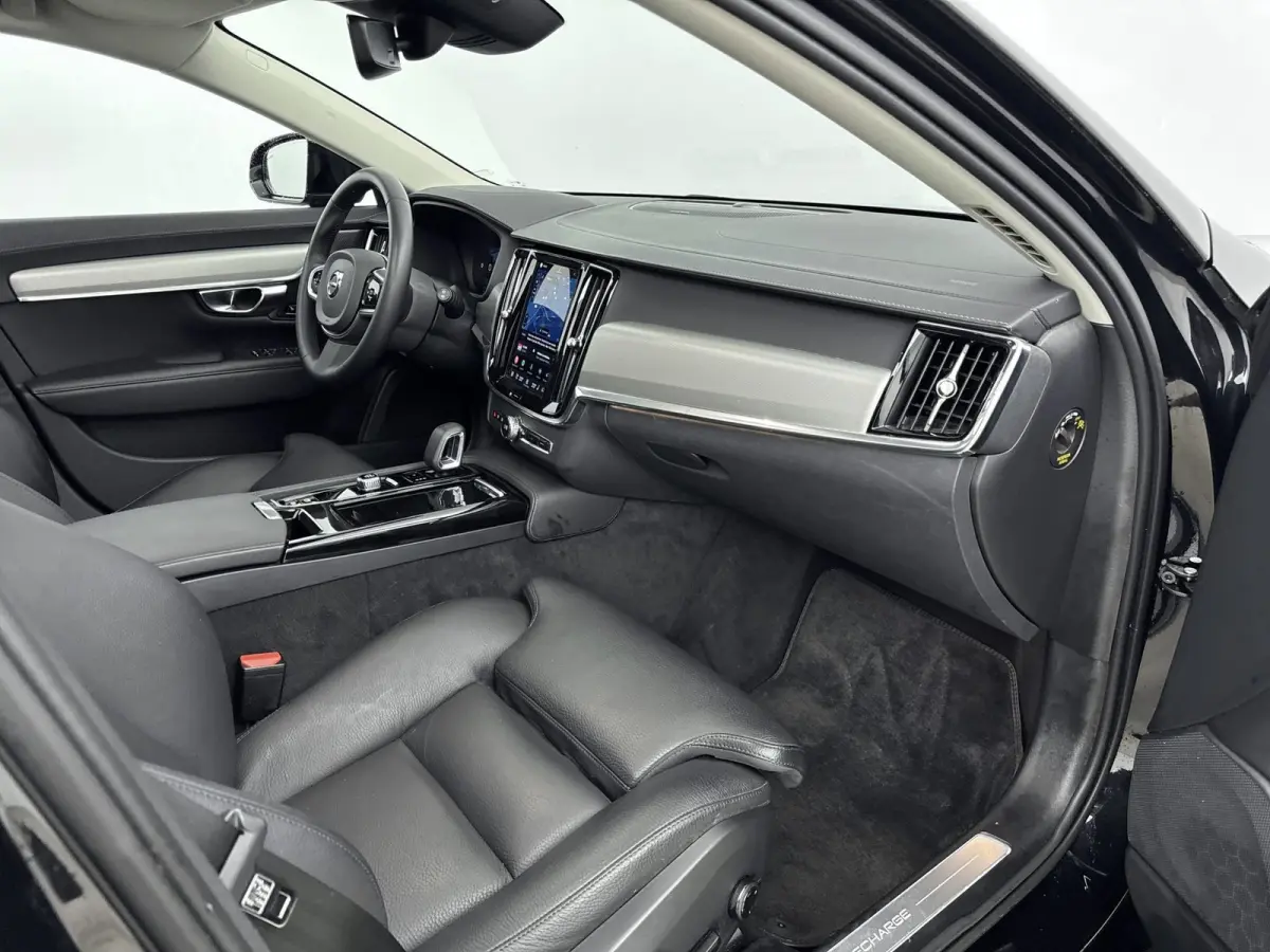 2.0 T8 AWD Inscription | Trekhaak | PDC V+A en 360 camera | Matrix koplampern | Extra getnt glas | Lederen bekleding |