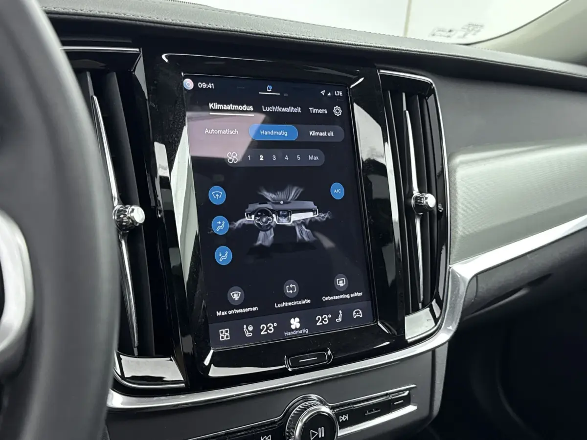 2.0 T8 AWD Inscription | Trekhaak | PDC V+A en 360 camera | Matrix koplampern | Extra getnt glas | Lederen bekleding |
