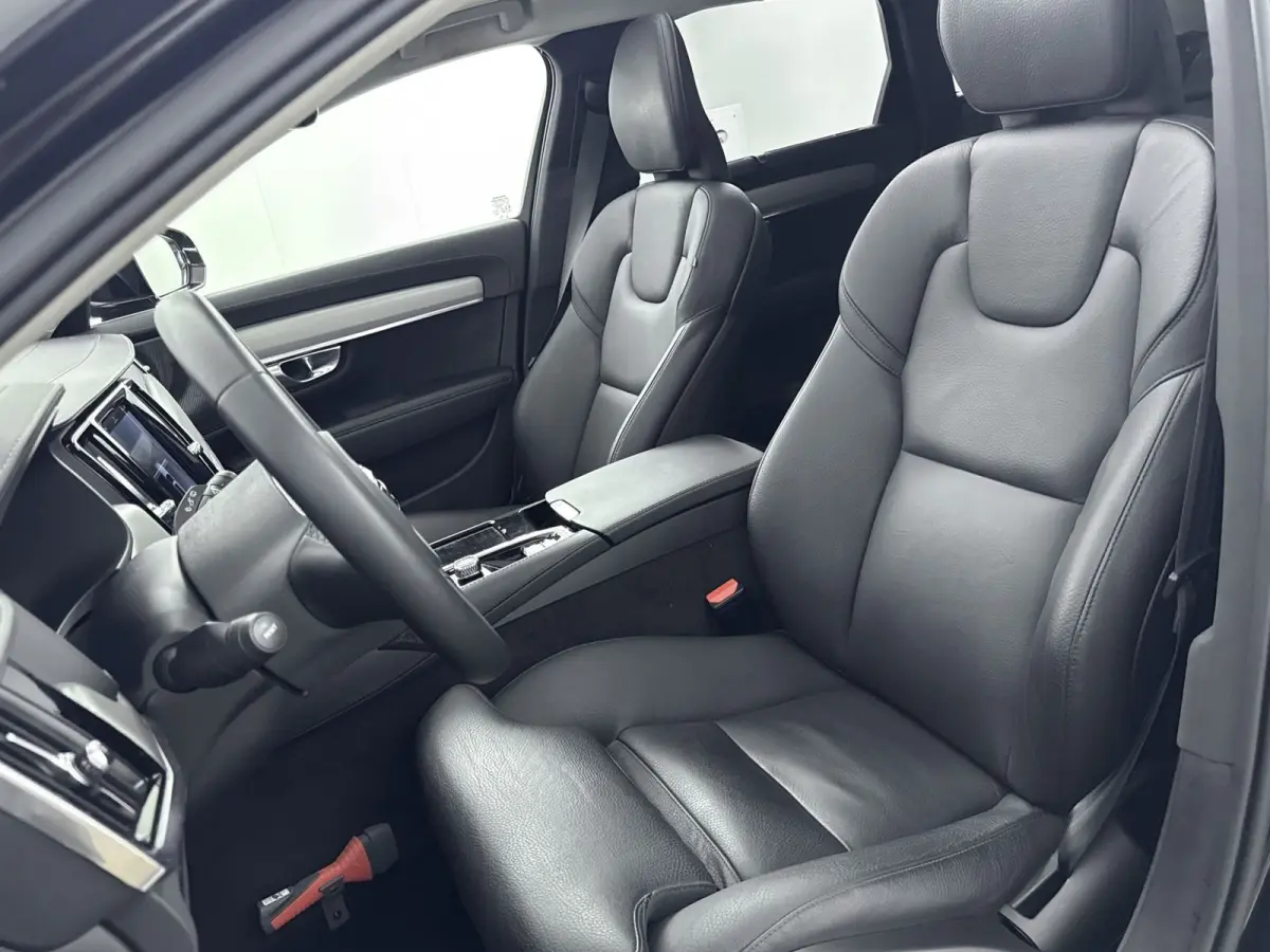 2.0 T8 AWD Inscription | Trekhaak | PDC V+A en 360 camera | Matrix koplampern | Extra getnt glas | Lederen bekleding |