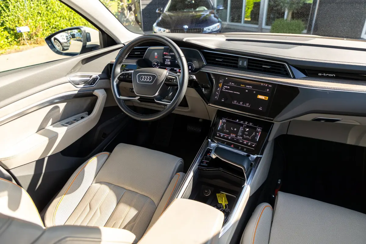 E-tron 55 quattro advanced Pro Line Plus 95 kWh Soh 95% I Siambiege I Luchtvering I Stoelkoeling & verwarming I B&O