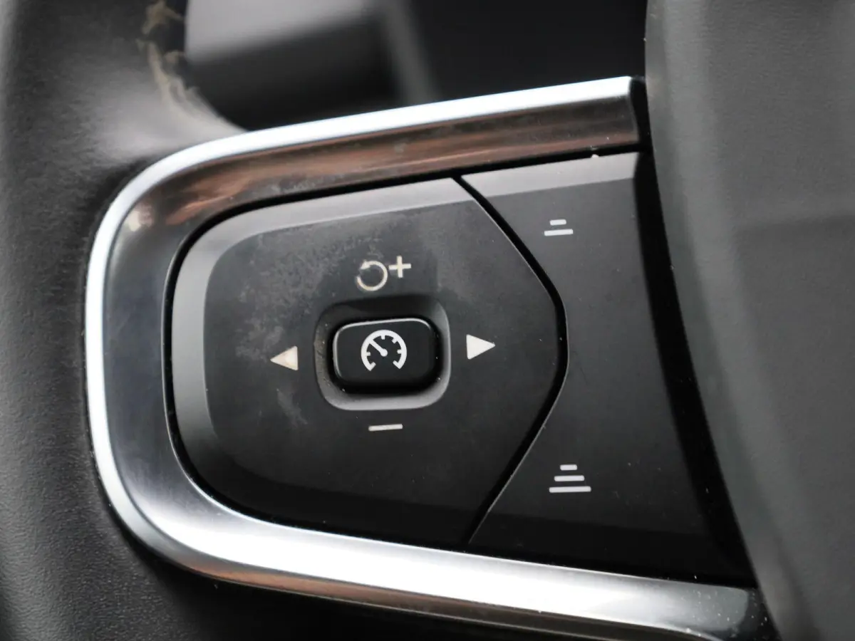 1.5 T5 Inscription Expression | Automaat | Apple Carplay / Android Auto | Virtual Cockpit | Memory Seats | Stoelverwarming | Elektrische Achterklep | Parkeersensoren| Navigatie | Climate Con