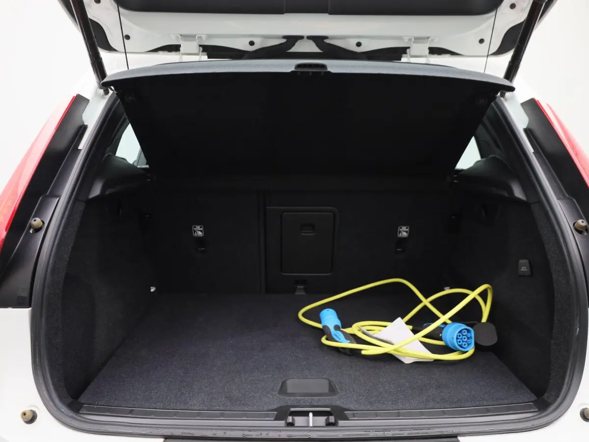 1.5 T5 Inscription Expression | Automaat | Apple Carplay / Android Auto | Virtual Cockpit | Memory Seats | Stoelverwarming | Elektrische Achterklep | Parkeersensoren| Navigatie | Climate Con