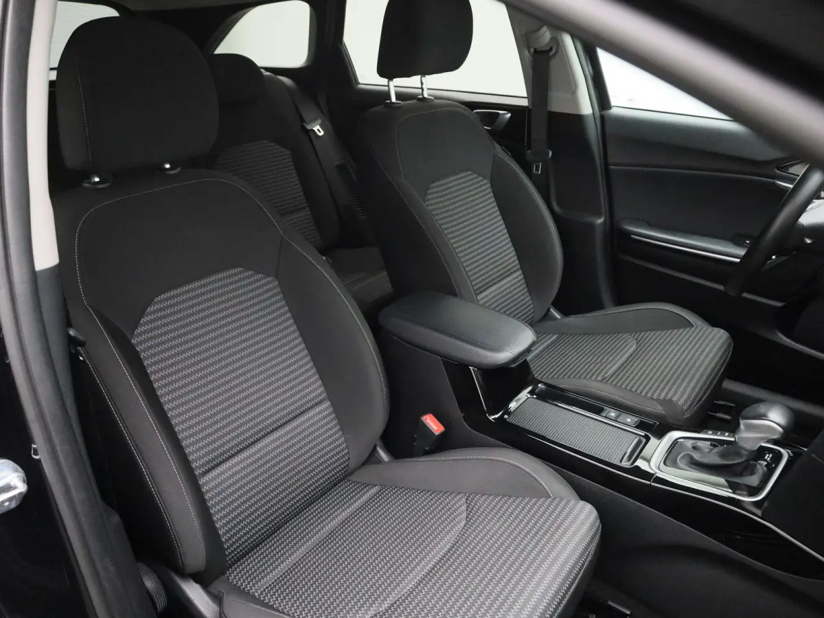 1.6 GDI PHEV DynamicLine | Automaat | Apple Carplay / Android Auto | Camera | Climate Control | Cruise Control | Lichtmetalen Velgen |