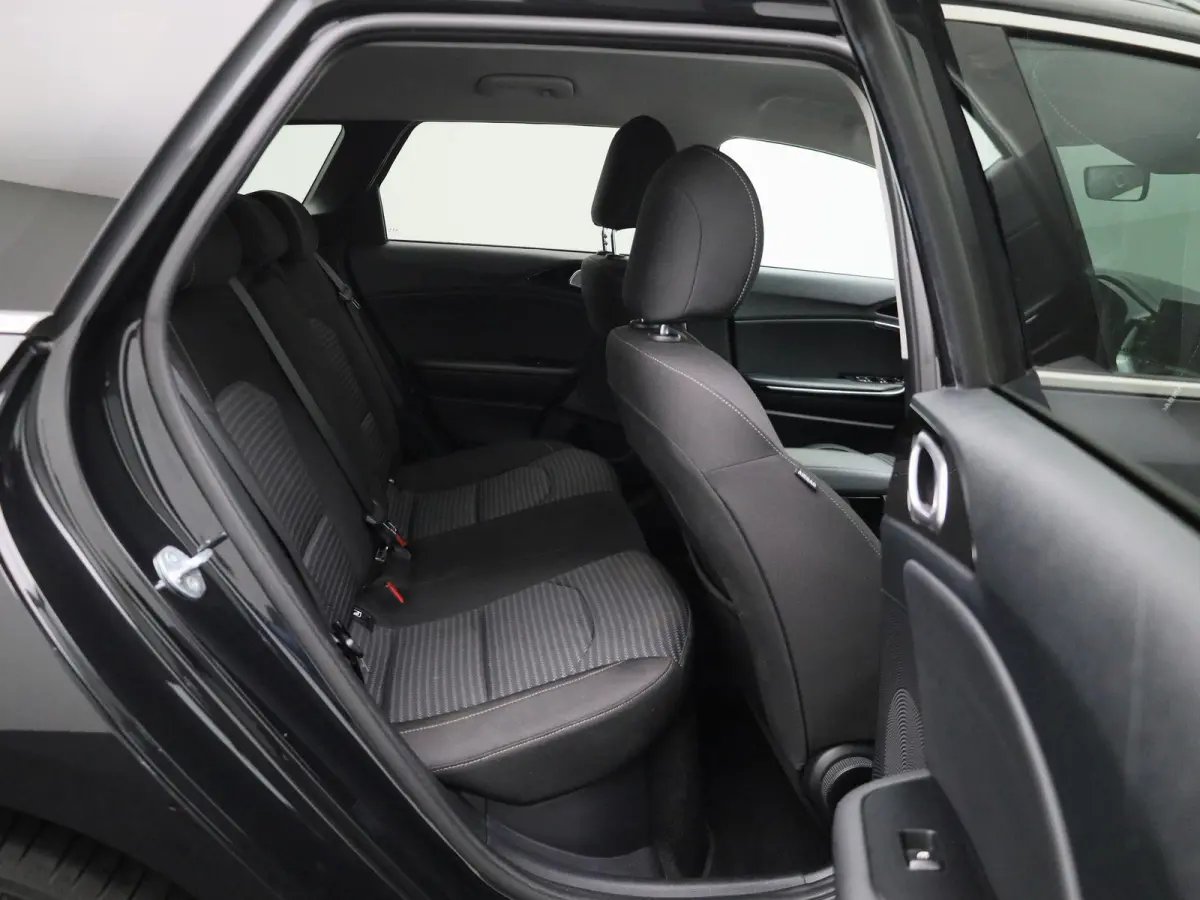 1.6 GDI PHEV DynamicLine | Automaat | Apple Carplay / Android Auto | Camera | Climate Control | Cruise Control | Lichtmetalen Velgen |