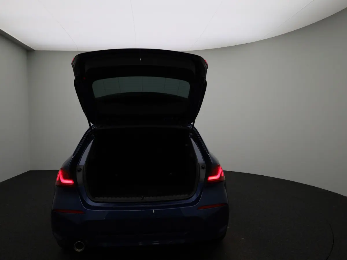118i Business Edition | Automaat | Apple Carplay / Android Auto | Navigatie | Virtual Cockpit | Achteruitrijcamera | Climate Control | Cruise Control | Lichtmetalen Velgen |