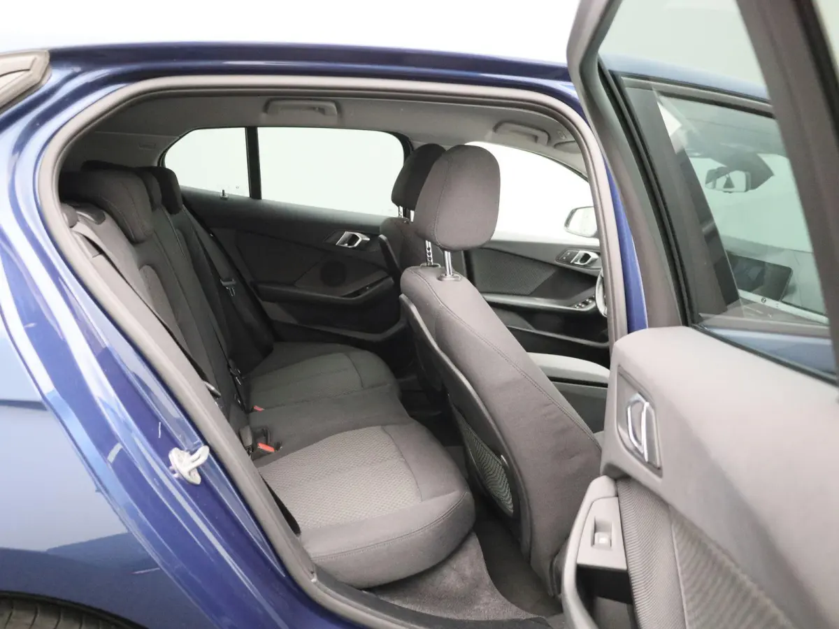 118i Business Edition | Automaat | Apple Carplay / Android Auto | Navigatie | Virtual Cockpit | Achteruitrijcamera | Climate Control | Cruise Control | Lichtmetalen Velgen |