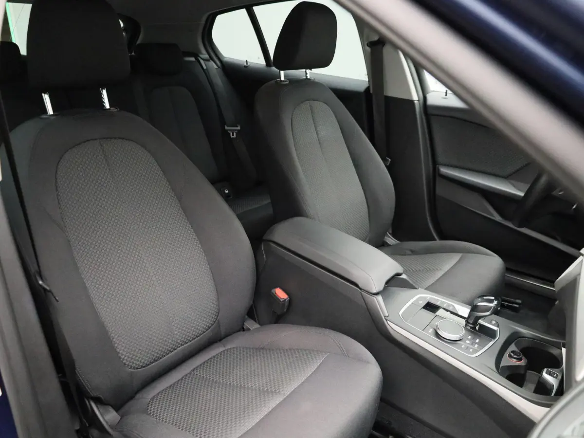 118i Business Edition | Automaat | Apple Carplay / Android Auto | Navigatie | Virtual Cockpit | Achteruitrijcamera | Climate Control | Cruise Control | Lichtmetalen Velgen |