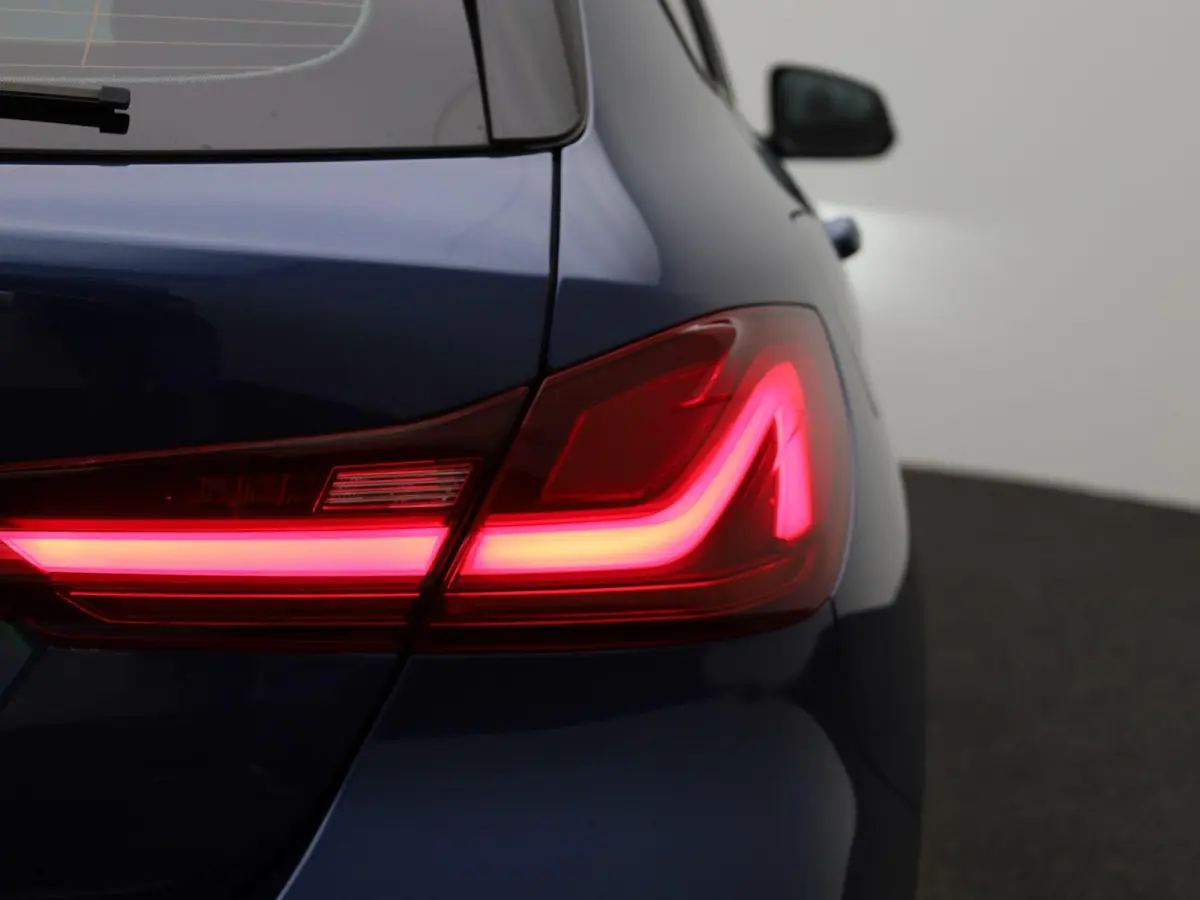 118i Business Edition | Automaat | Apple Carplay / Android Auto | Navigatie | Virtual Cockpit | Achteruitrijcamera | Climate Control | Cruise Control | Lichtmetalen Velgen |