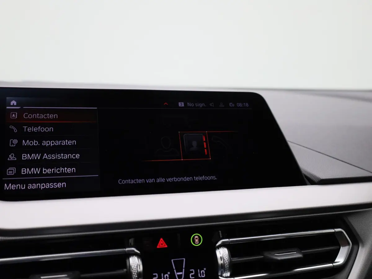 118i Business Edition | Automaat | Apple Carplay / Android Auto | Navigatie | Virtual Cockpit | Achteruitrijcamera | Climate Control | Cruise Control | Lichtmetalen Velgen |