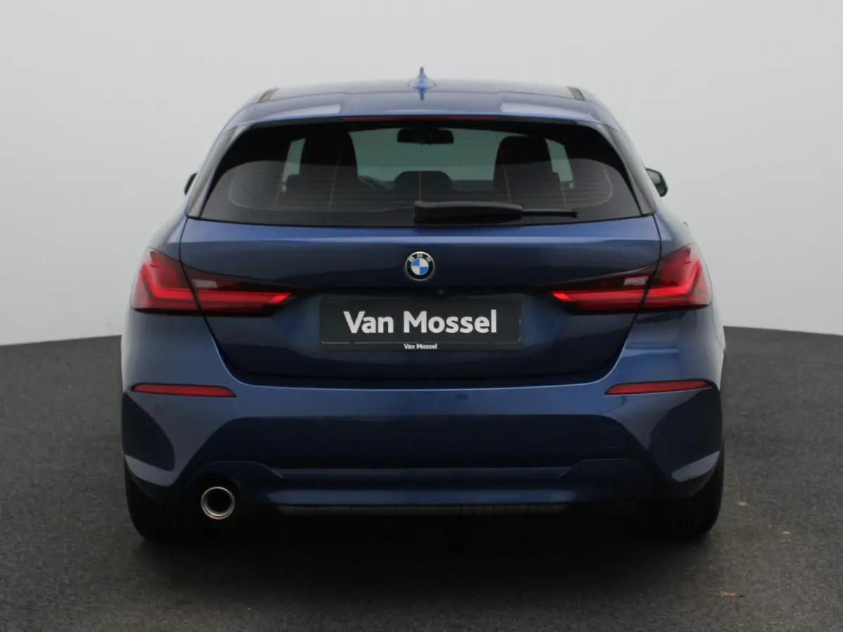 118i Business Edition | Automaat | Apple Carplay / Android Auto | Navigatie | Virtual Cockpit | Achteruitrijcamera | Climate Control | Cruise Control | Lichtmetalen Velgen |