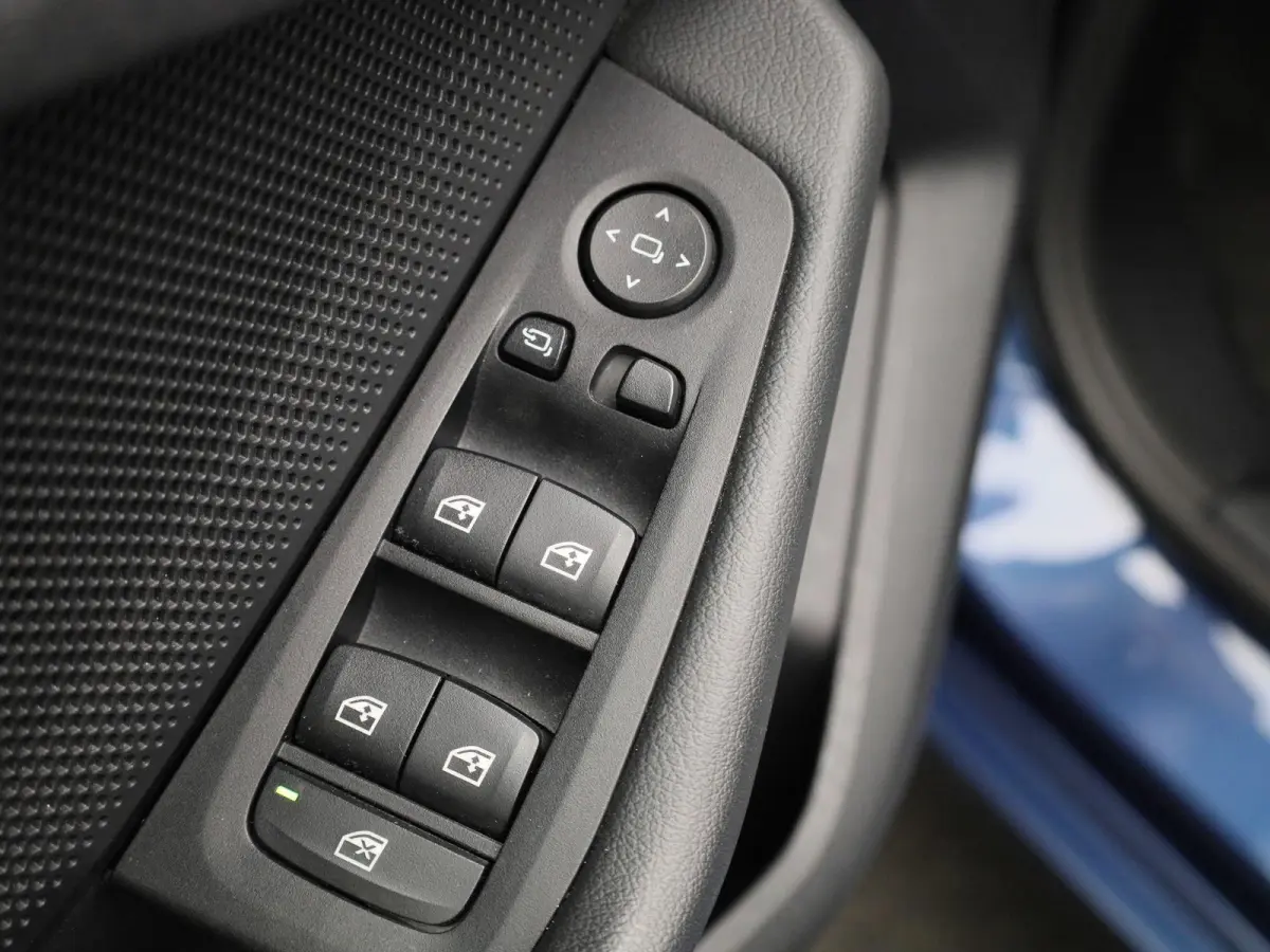 118i Business Edition | Automaat | Apple Carplay / Android Auto | Navigatie | Virtual Cockpit | Achteruitrijcamera | Climate Control | Cruise Control | Lichtmetalen Velgen |