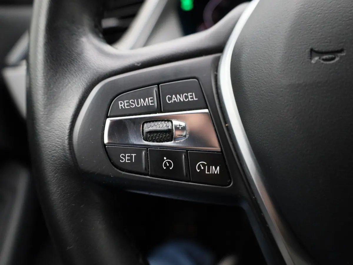 118i Business Edition | Automaat | Apple Carplay / Android Auto | Navigatie | Virtual Cockpit | Achteruitrijcamera | Climate Control | Cruise Control | Lichtmetalen Velgen |