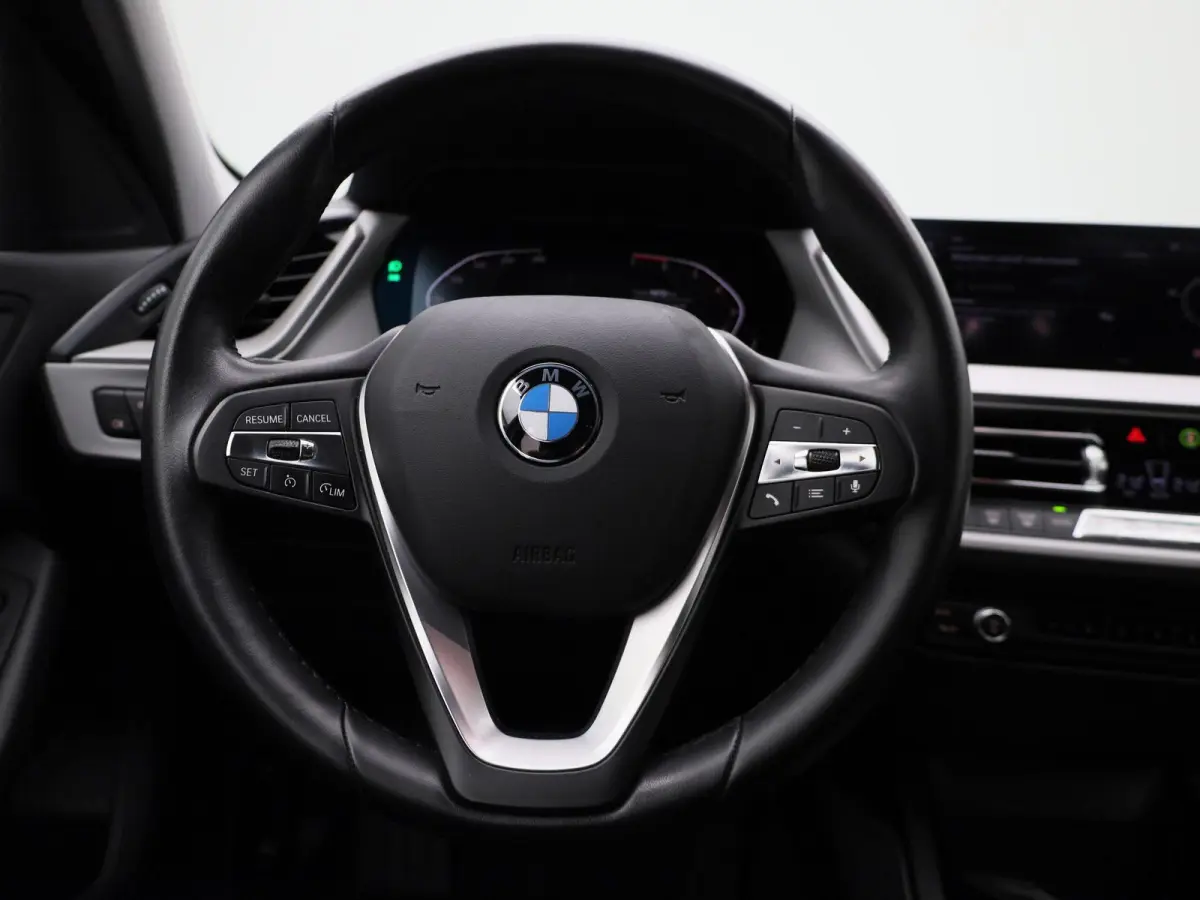 118i Business Edition | Automaat | Apple Carplay / Android Auto | Navigatie | Virtual Cockpit | Achteruitrijcamera | Climate Control | Cruise Control | Lichtmetalen Velgen |