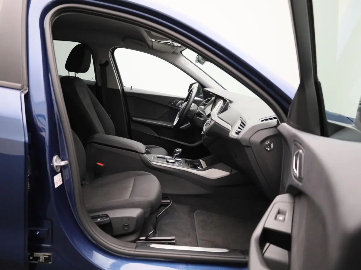 118i Business Edition | Automaat | Apple Carplay / Android Auto | Navigatie | Virtual Cockpit | Achteruitrijcamera | Climate Control | Cruise Control | Lichtmetalen Velgen |