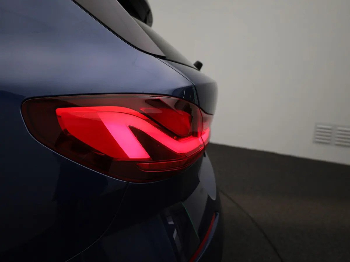 118i Business Edition | Automaat | Apple Carplay / Android Auto | Navigatie | Virtual Cockpit | Achteruitrijcamera | Climate Control | Cruise Control | Lichtmetalen Velgen |