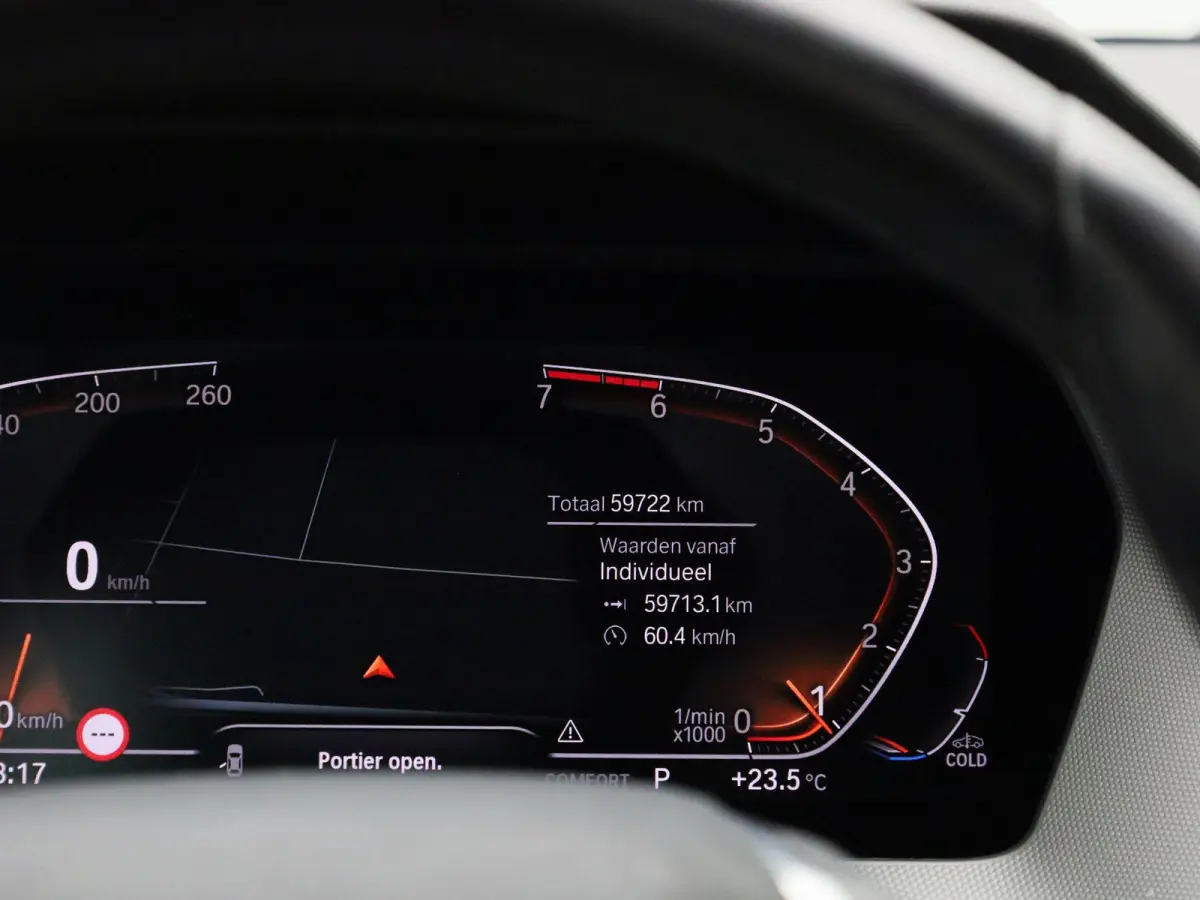 118i Business Edition | Automaat | Apple Carplay / Android Auto | Navigatie | Virtual Cockpit | Achteruitrijcamera | Climate Control | Cruise Control | Lichtmetalen Velgen |