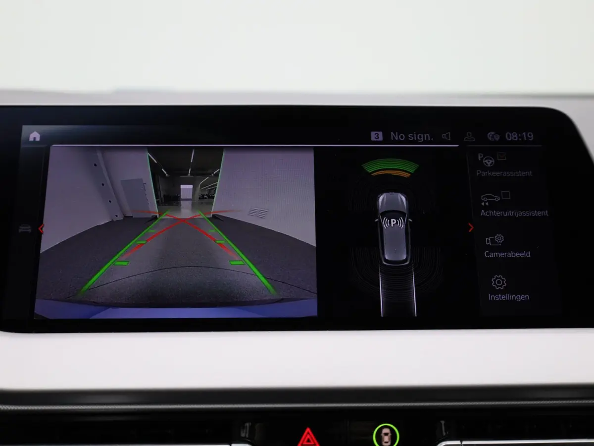 118i Business Edition | Automaat | Apple Carplay / Android Auto | Navigatie | Virtual Cockpit | Achteruitrijcamera | Climate Control | Cruise Control | Lichtmetalen Velgen |