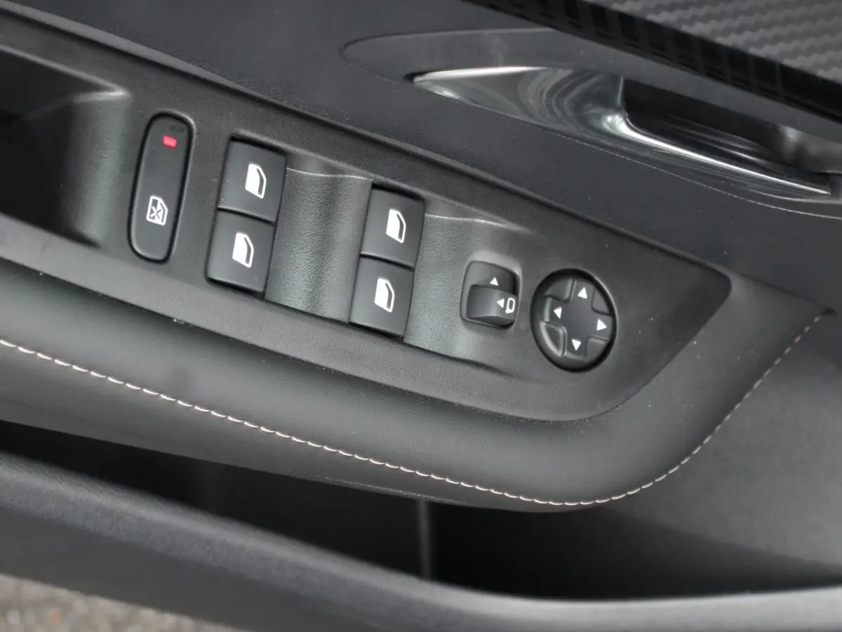 EV Allure Pack 50 kWh Warmtepomp Navigatie Apple Carplay Android Auto Parkeerhulp Cruise Control Full Led Climate Control Lichtmetalen velgen