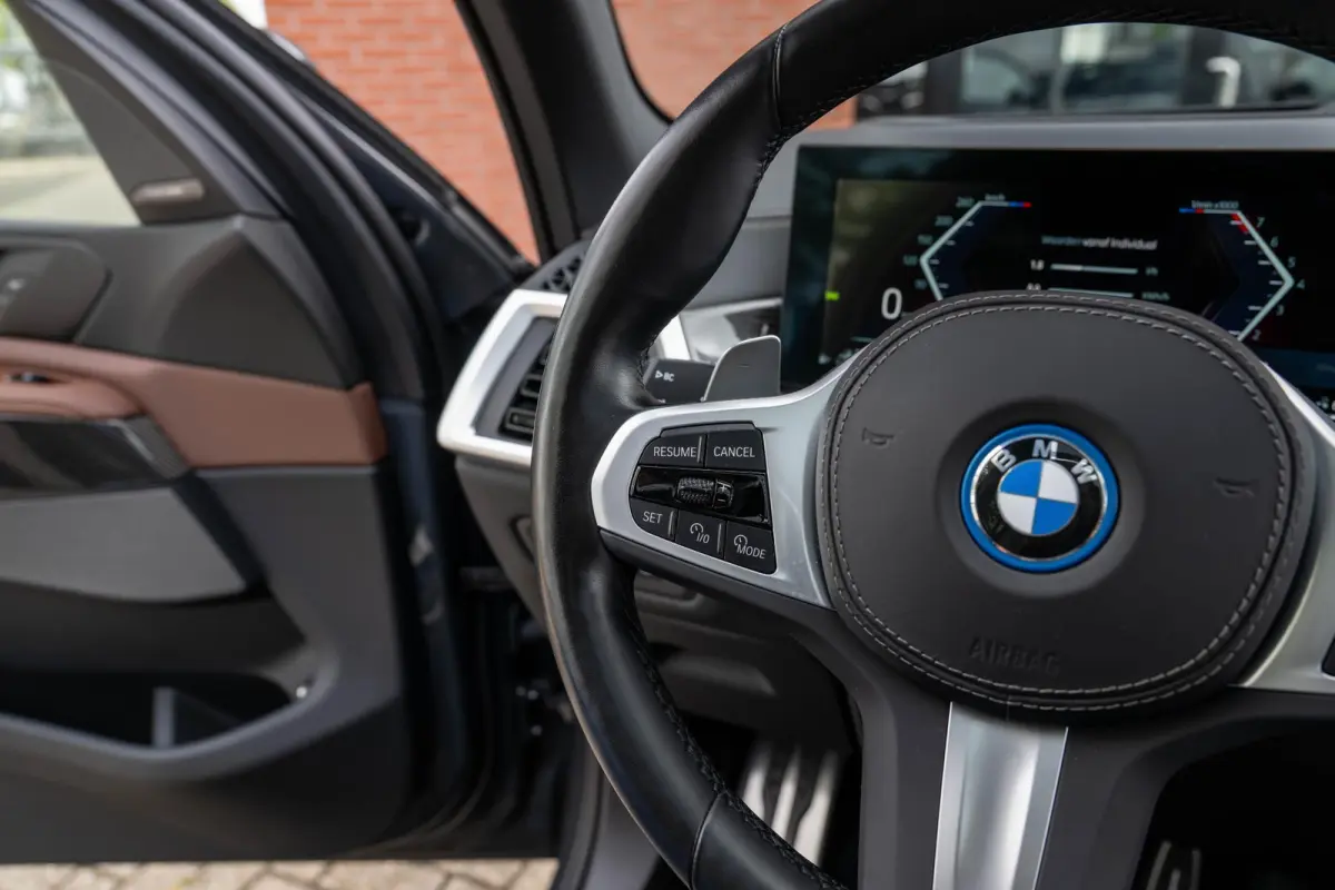 xDrive50e M-Sport Pro Pano Carbon H/K 22''