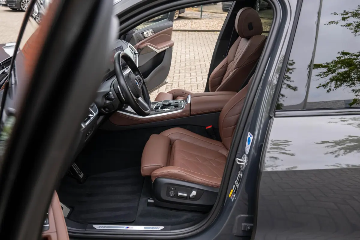 xDrive50e M-Sport Pro Pano Carbon H/K 22''