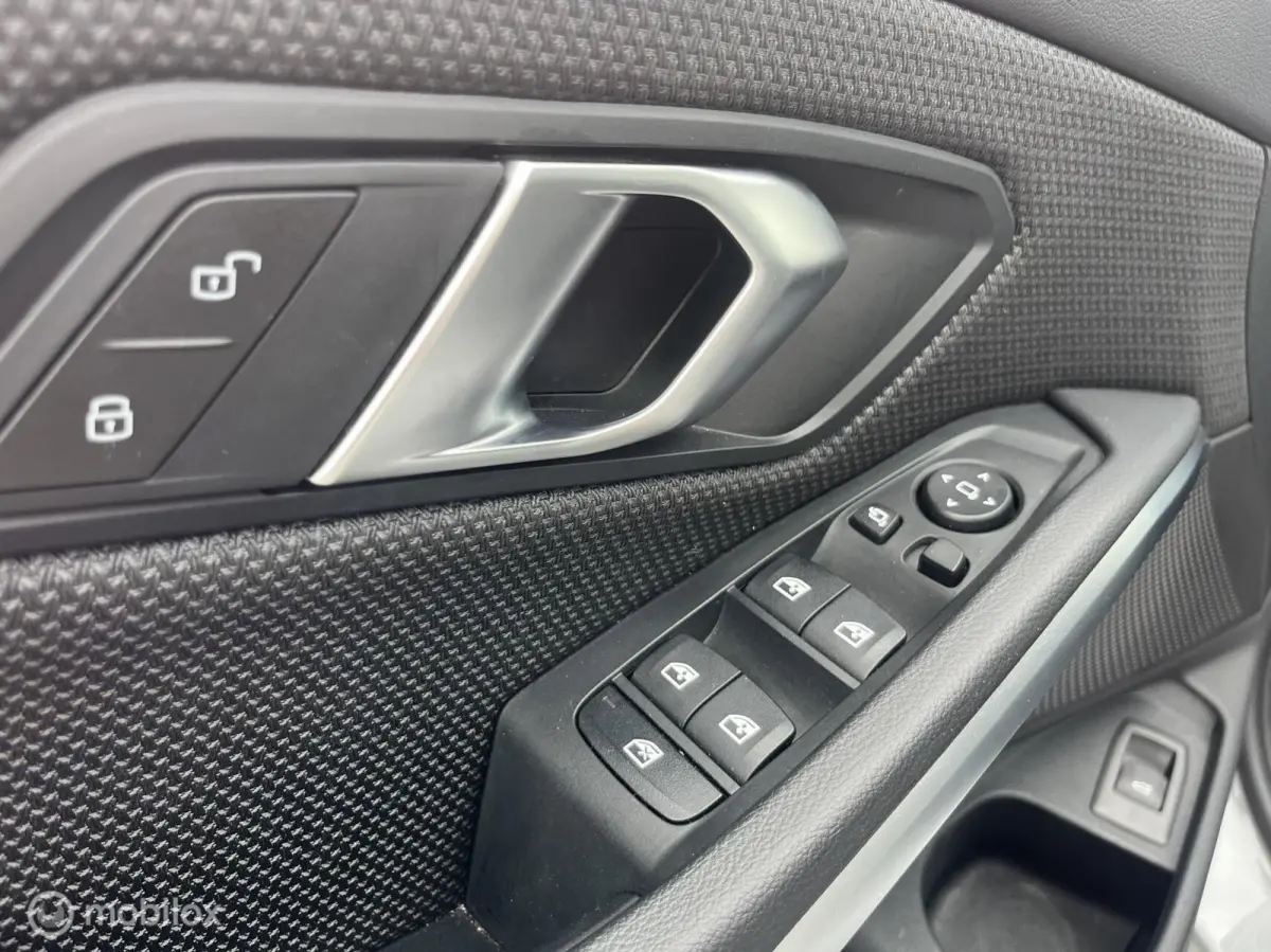 318i|HUD|360|LASER|STOELVERWARMING|ZEER MOOI|