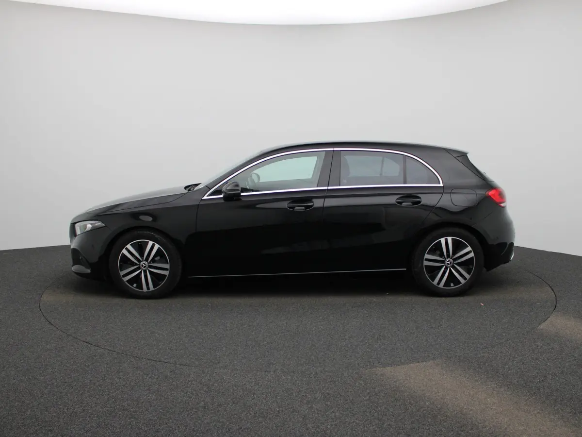 180 Business Solution Luxury | Automaat | Apple Carplay/Android Auto | Trekhaak | Sfeerverlichting | Climate Control | Achteruitrijcamera | Lederen Bekleding | Lichtmetalen Velgen |