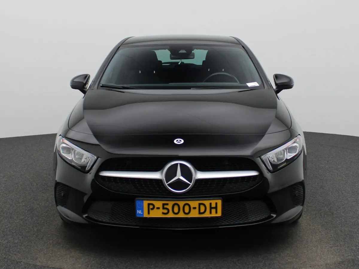 180 Business Solution Luxury | Automaat | Apple Carplay/Android Auto | Trekhaak | Sfeerverlichting | Climate Control | Achteruitrijcamera | Lederen Bekleding | Lichtmetalen Velgen |