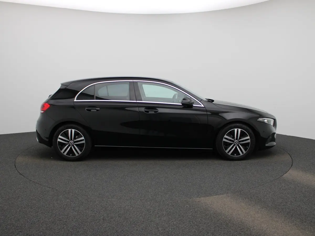 180 Business Solution Luxury | Automaat | Apple Carplay/Android Auto | Trekhaak | Sfeerverlichting | Climate Control | Achteruitrijcamera | Lederen Bekleding | Lichtmetalen Velgen |