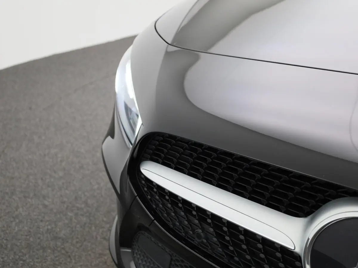 180 Business Solution Luxury | Automaat | Apple Carplay/Android Auto | Trekhaak | Sfeerverlichting | Climate Control | Achteruitrijcamera | Lederen Bekleding | Lichtmetalen Velgen |