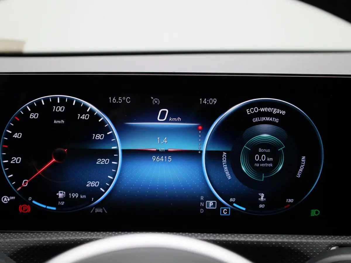 180 Business Solution Luxury | Automaat | Apple Carplay/Android Auto | Trekhaak | Sfeerverlichting | Climate Control | Achteruitrijcamera | Lederen Bekleding | Lichtmetalen Velgen |