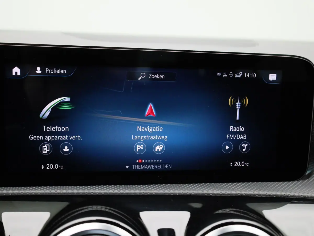180 Business Solution Luxury | Automaat | Apple Carplay/Android Auto | Trekhaak | Sfeerverlichting | Climate Control | Achteruitrijcamera | Lederen Bekleding | Lichtmetalen Velgen |