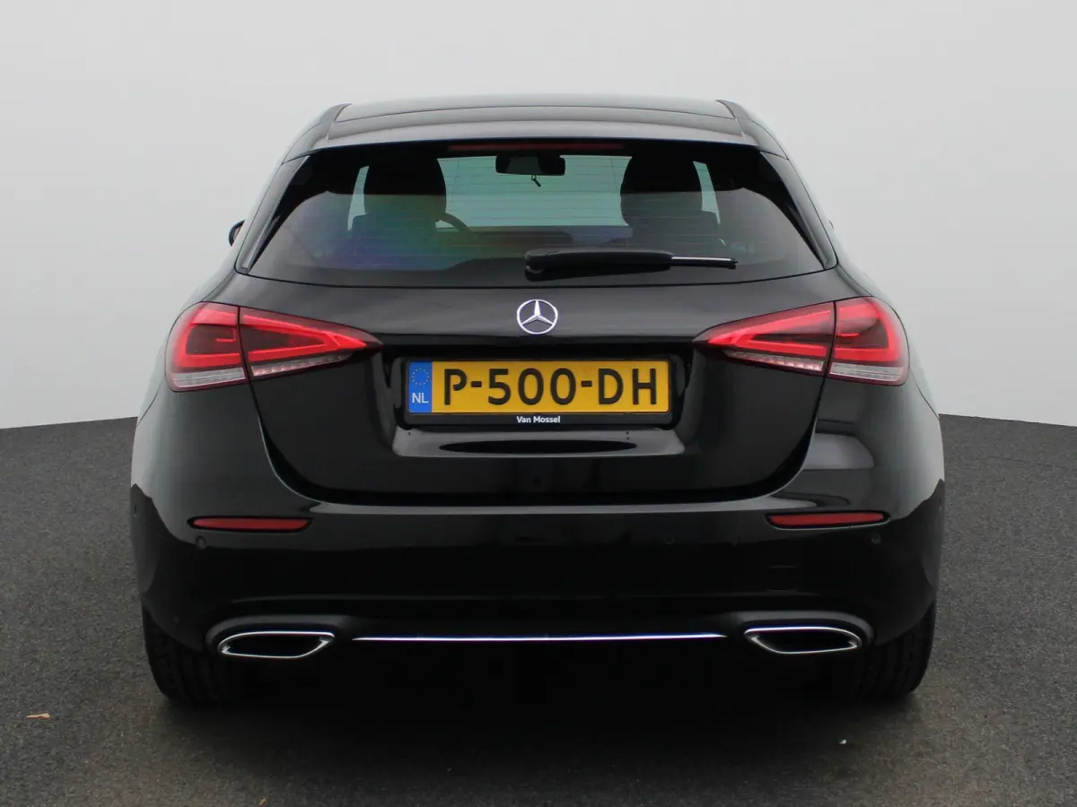 180 Business Solution Luxury | Automaat | Apple Carplay/Android Auto | Trekhaak | Sfeerverlichting | Climate Control | Achteruitrijcamera | Lederen Bekleding | Lichtmetalen Velgen |